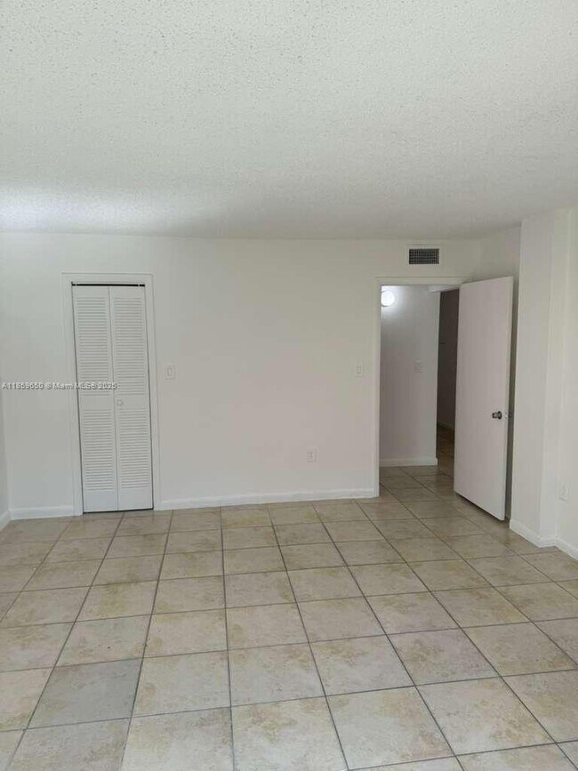 Foto del edificio - 6930 Miami Gardens Dr