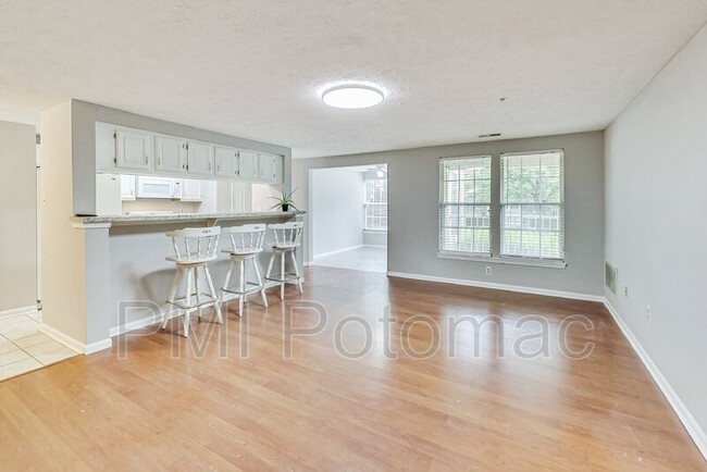 Foto del edificio - 13100 Briarcliff Terrace