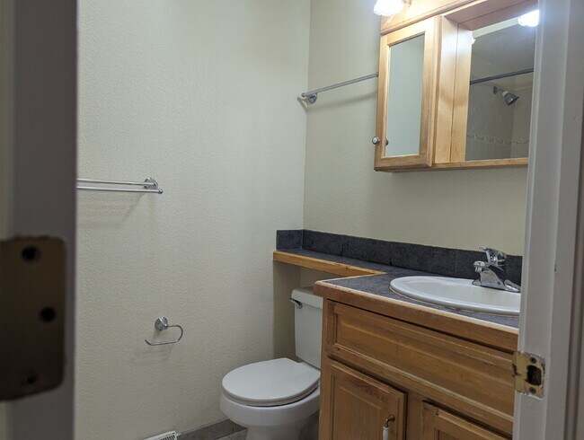 Foto del edificio - Two bedroom near Twin Peaks Golf Course!