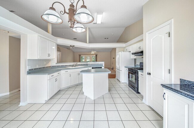 Building Photo - 2308 Caddy Shack Ln