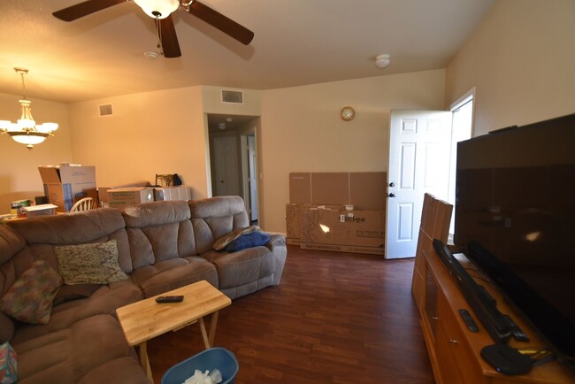 Foto del edificio - Cozy 2-Bedroom Condo in Amber Hills