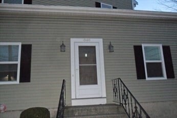 Building Photo - 848 Waverly St