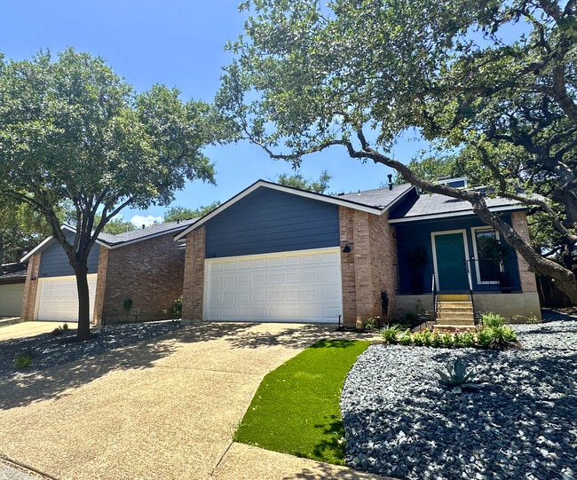 Front driveway & yard - 9319 Whisper Pt