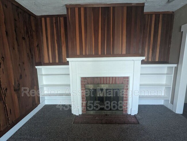 Building Photo - 615 E 600 N
