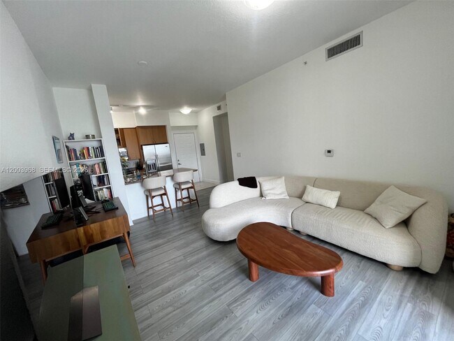 Foto del edificio - 1830 Radius Dr