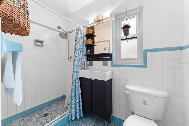 Building Photo - 209 Emerald Ln