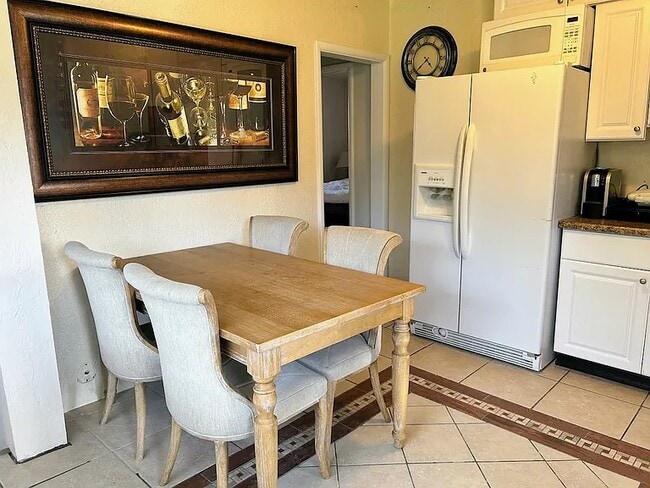 Building Photo - A st.