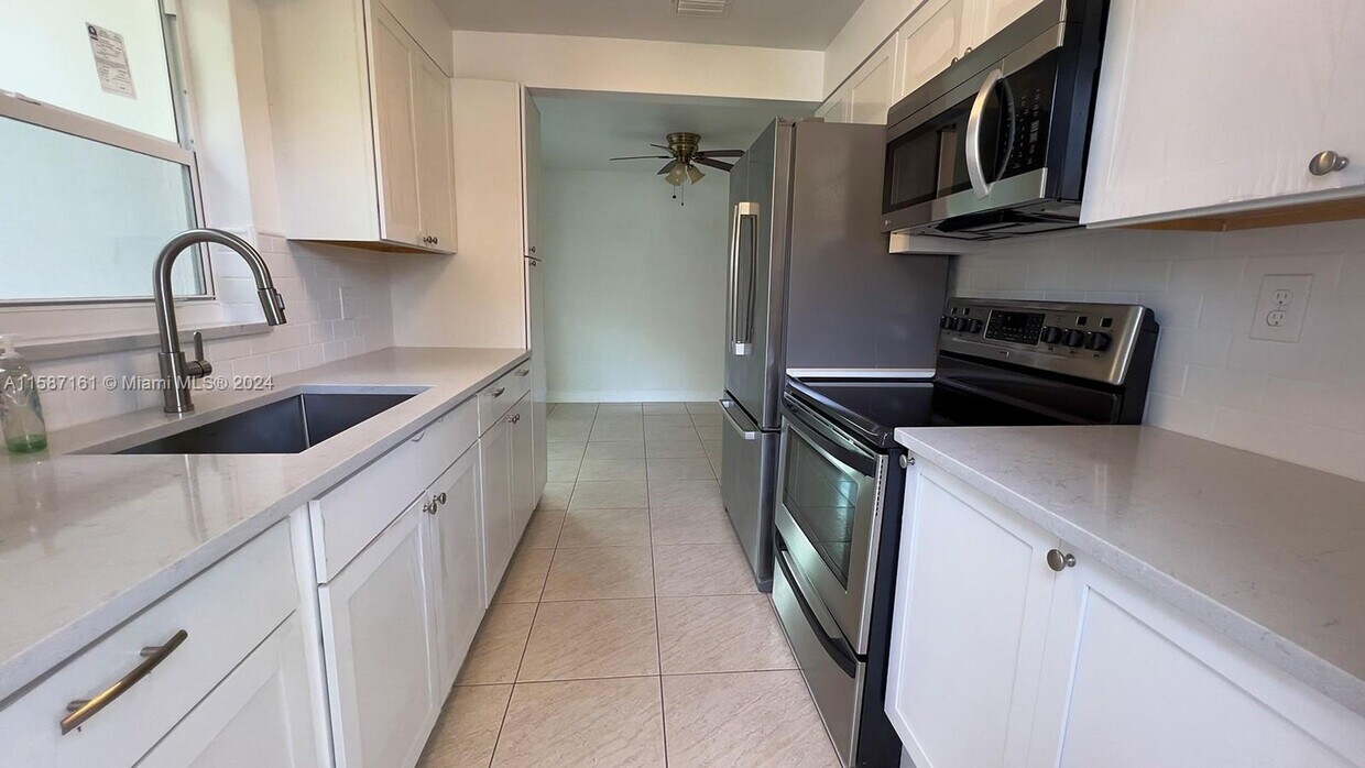 Foto principal - 118 W 10th Street 1, Riviera Beach, FL 33404