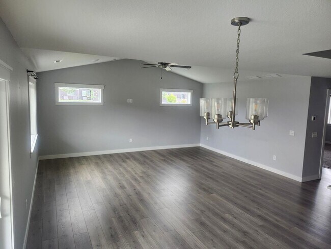 Foto del edificio - 1581 Keanan Ln