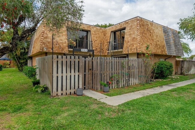 Photo - 393 Lake Arbor Dr Townhome