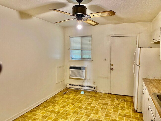Building Photo - 2Bed/1Bath Duplex Off Bonny Oaks