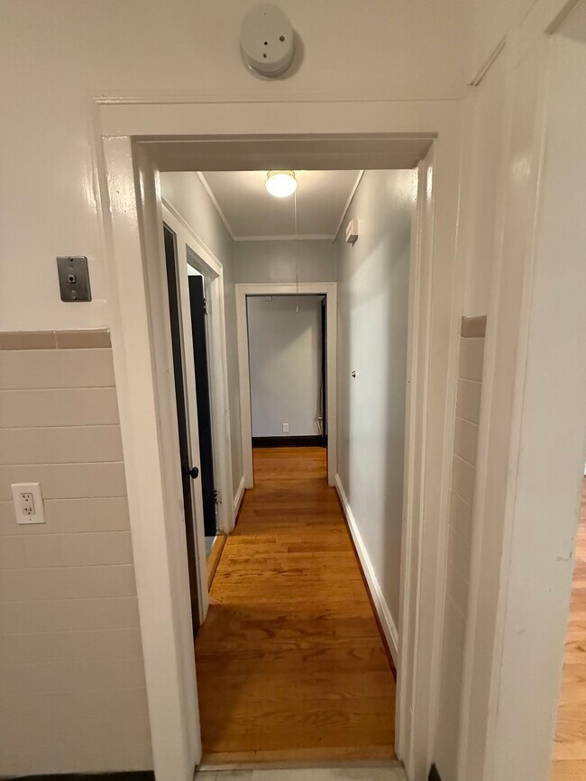Foto del edificio - 4859 N Kenneth Ave