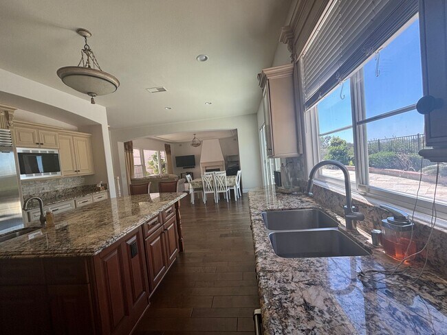 Foto del edificio - Furnished house for rent in Carmel valley.
