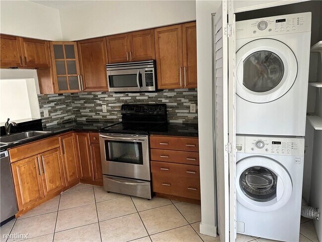 Foto del edificio - 2 br, 2.5 bath House - 16681 Hemingway Dr