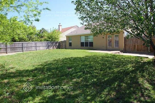 Building Photo - 501 Kalmia Dr