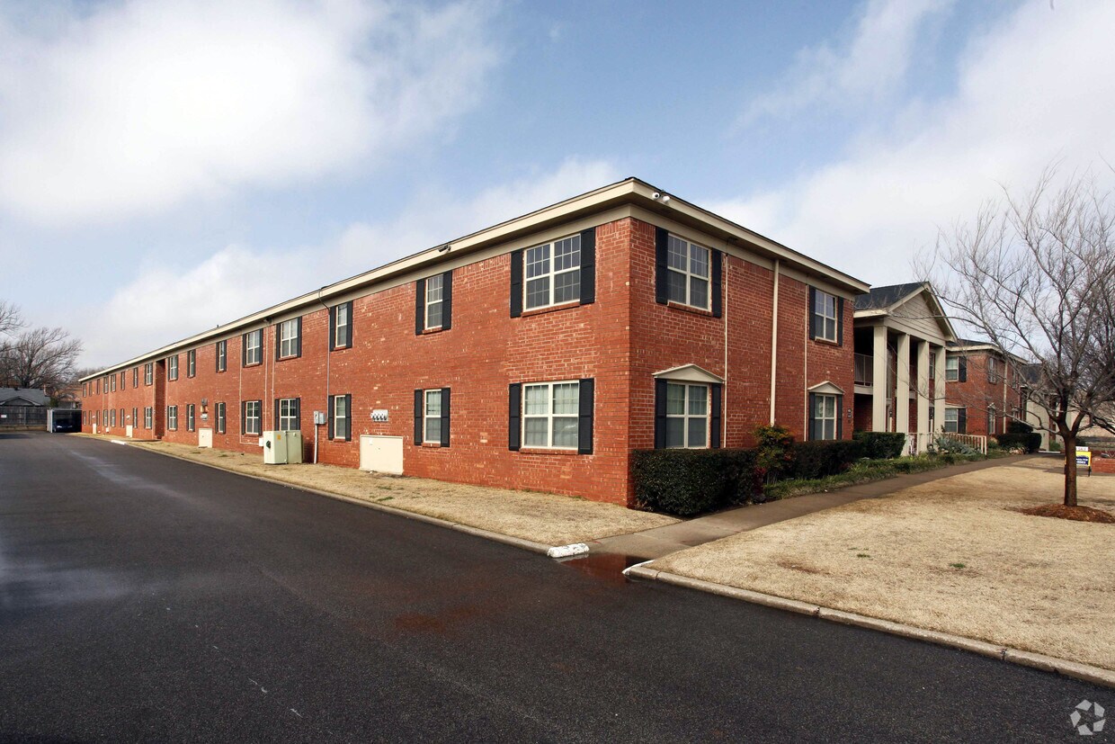 Tara Condominiums Apartments in Oklahoma City, OK