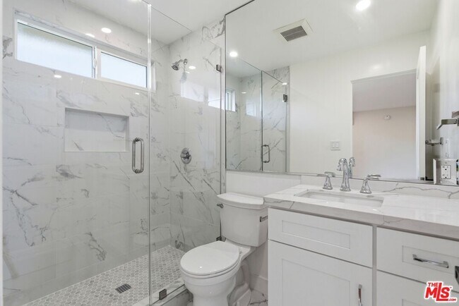 Foto del edificio - 1861 Midvale Ave