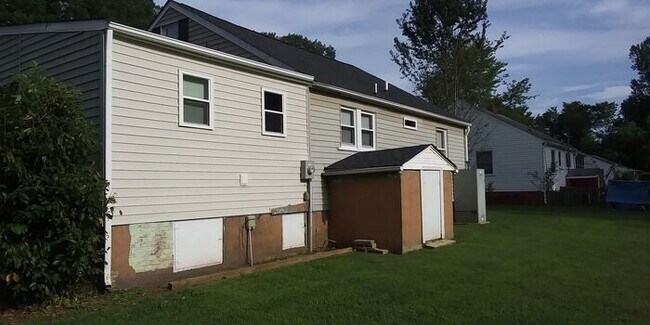 Building Photo - Close to Downtown Mebane