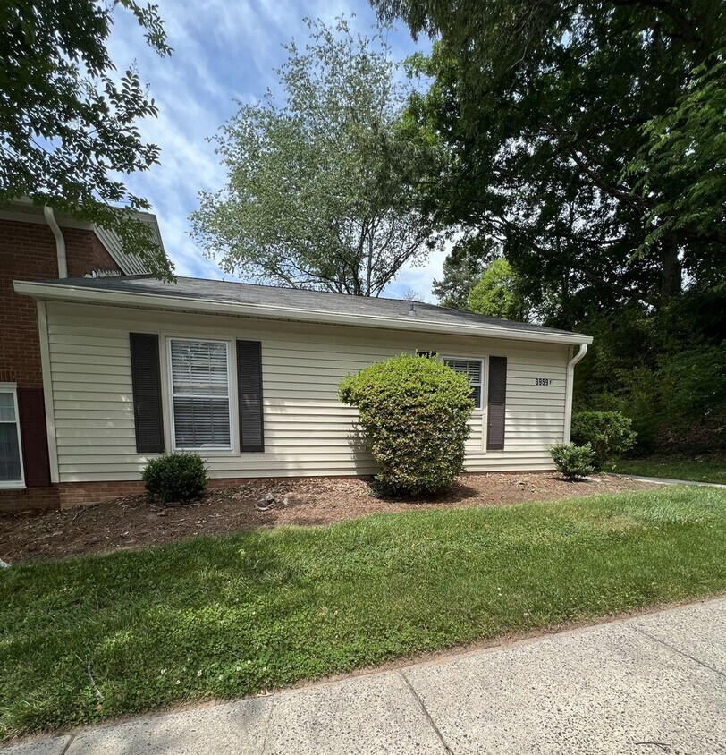 Foto principal - 3959 Valley Court Unit F
