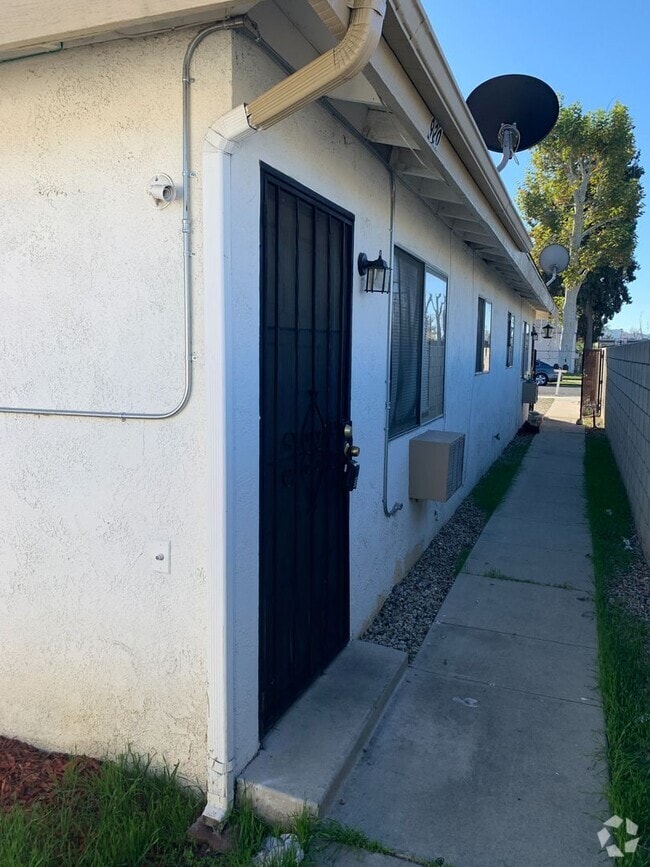 Building Photo - 918-920 Calhoun Pl