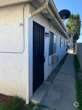 Building Photo - 918-920 Calhoun Pl