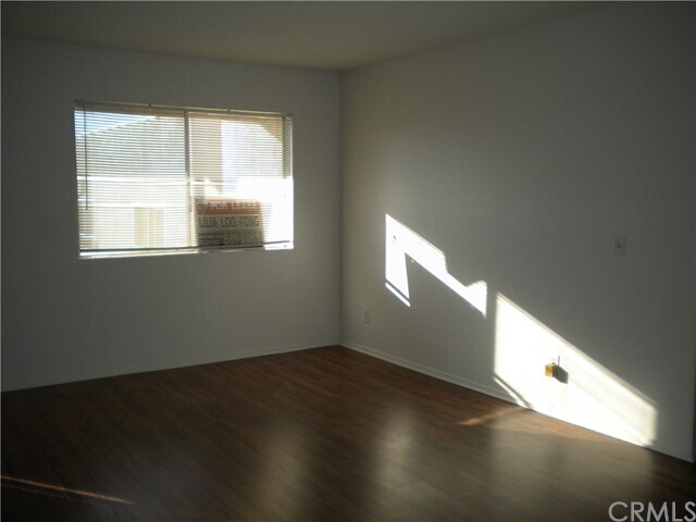 Foto del edificio - 23601 Golden Springs Dr