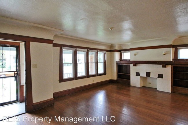 Building Photo - 2651 N 49th St