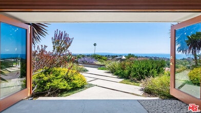 Building Photo - 1166 Las Pulgas Pl