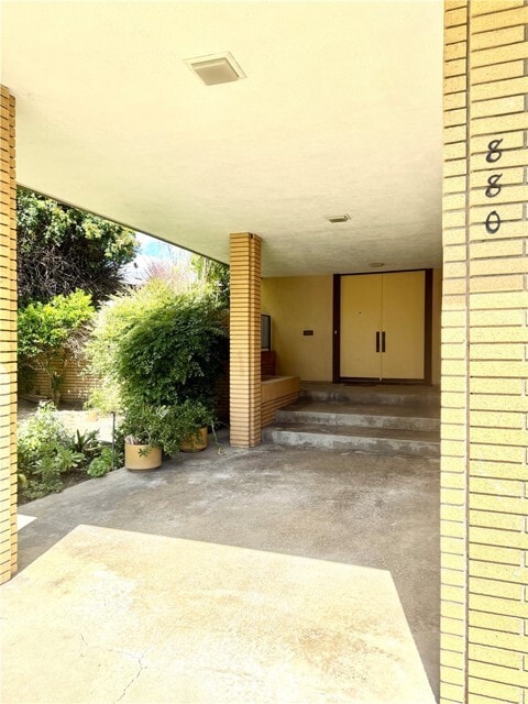 Foto del edificio - 880 N Gainsborough Dr