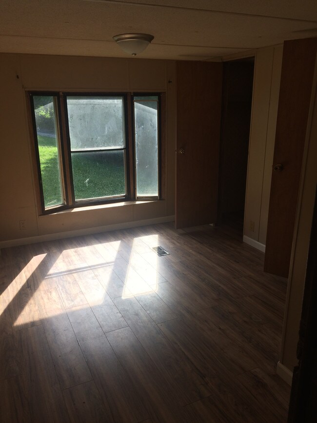 Building Photo - 115 Lindell Way