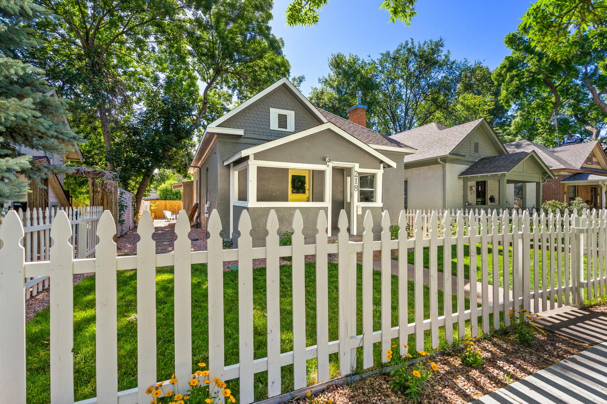Foto principal - 218 S Whitcomb St