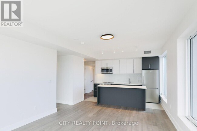 Building Photo - 2525 Bathurst St