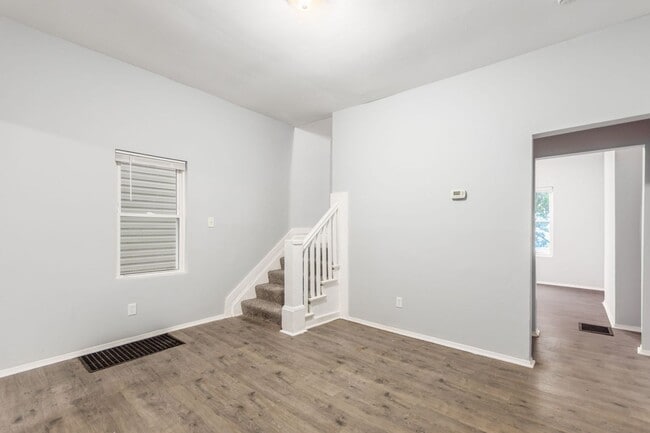 Foto del edificio - 673-675 Stanley Ave