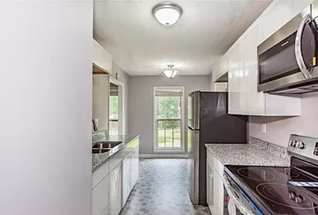 Building Photo - 1120 Patrick Dr
