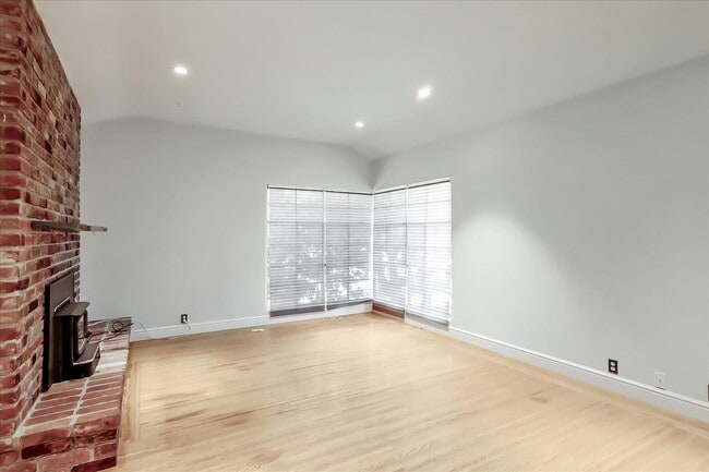 Building Photo - 1534 Josephine St
