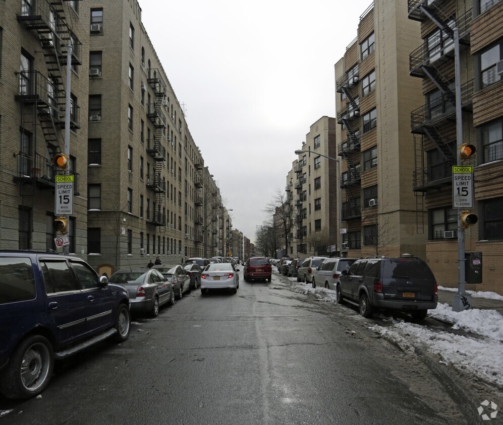 Foto del edificio - 2205 Creston Ave