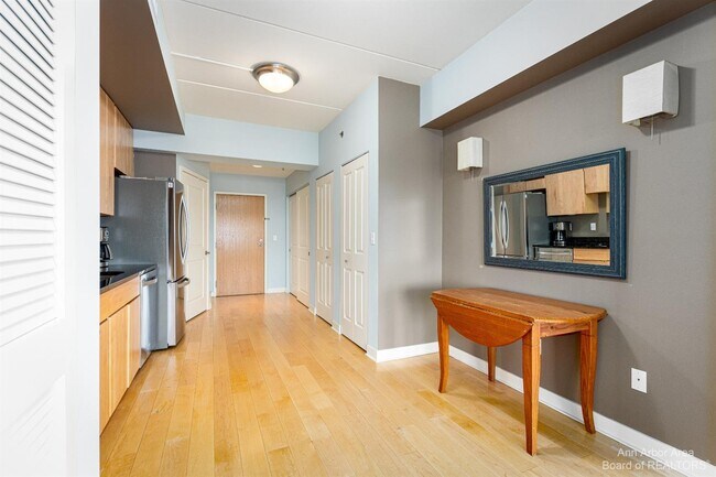 Building Photo - 111 N Ashley St