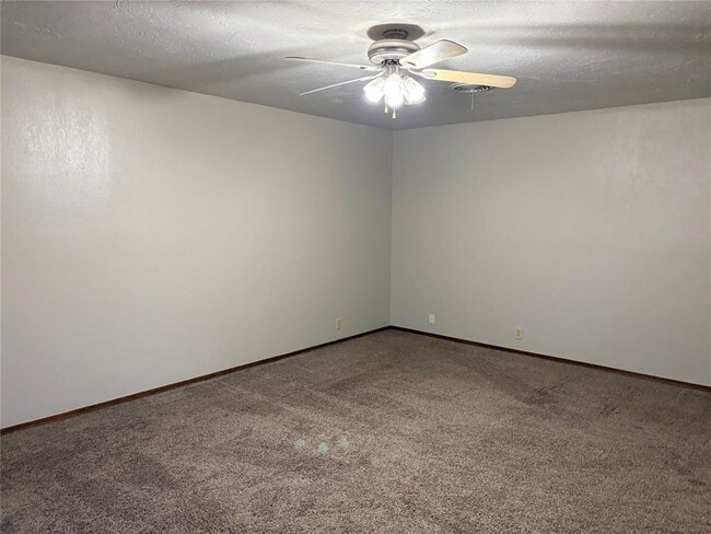 Building Photo - 153 Tobi Ave