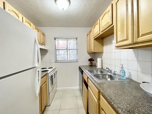 Building Photo - 200 Croton Ave