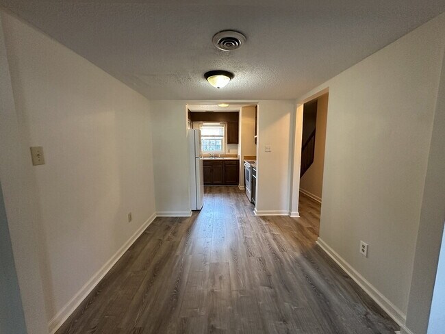 Foto del edificio - Charming 2 Bedroom, 1.5 Bath Townhome-103 Palace Circle