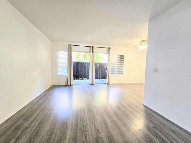 Foto del edificio - 18350 Hatteras St
