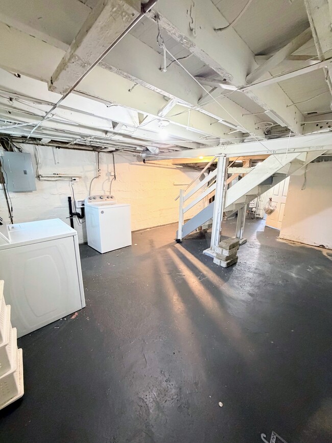 Building Photo - 506 Farnsworth Ave