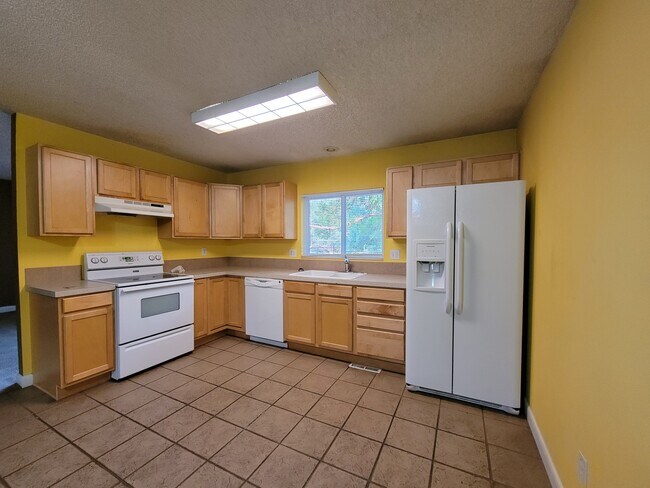 Building Photo - 2624 Parklake Ct