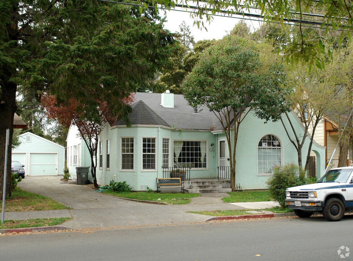 Primary Photo - 547-549 Humboldt St