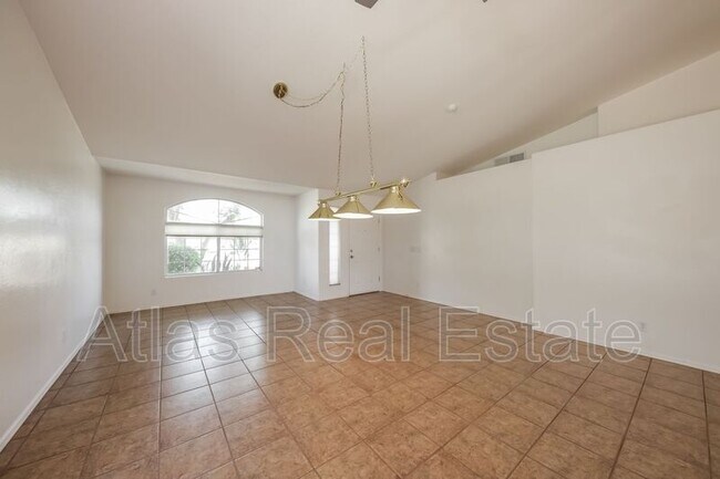 Building Photo - 5716 S 30th Ln