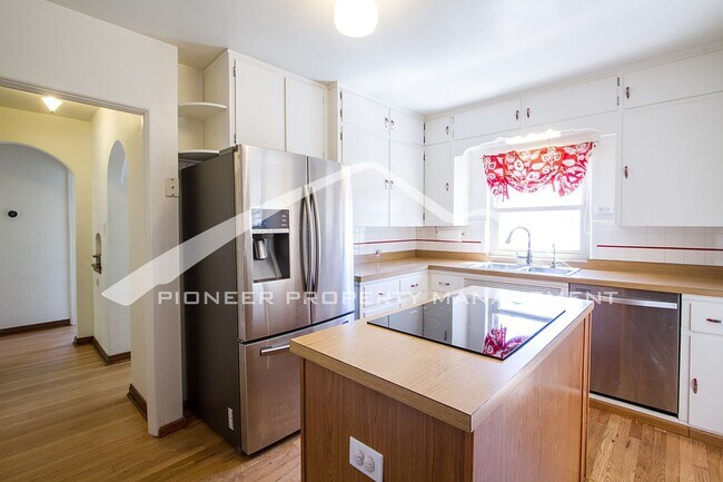Foto del edificio - Washington Park Home with Washer/Dryer and...