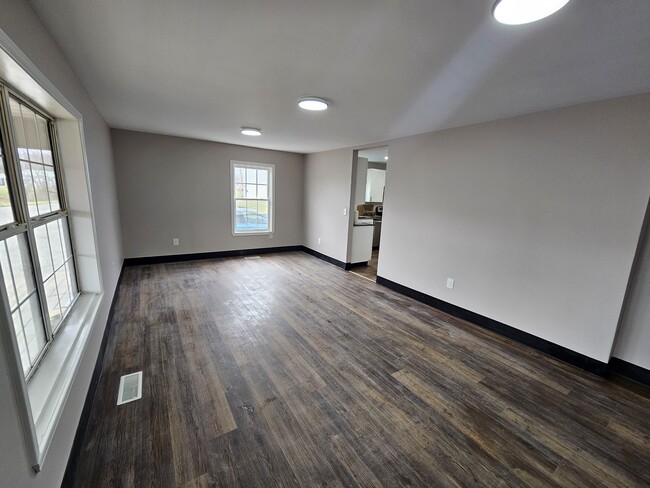 Building Photo - 325 Trinity Ln