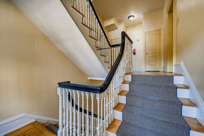 Foto del edificio - 1009 Cloverdale Road - 1W