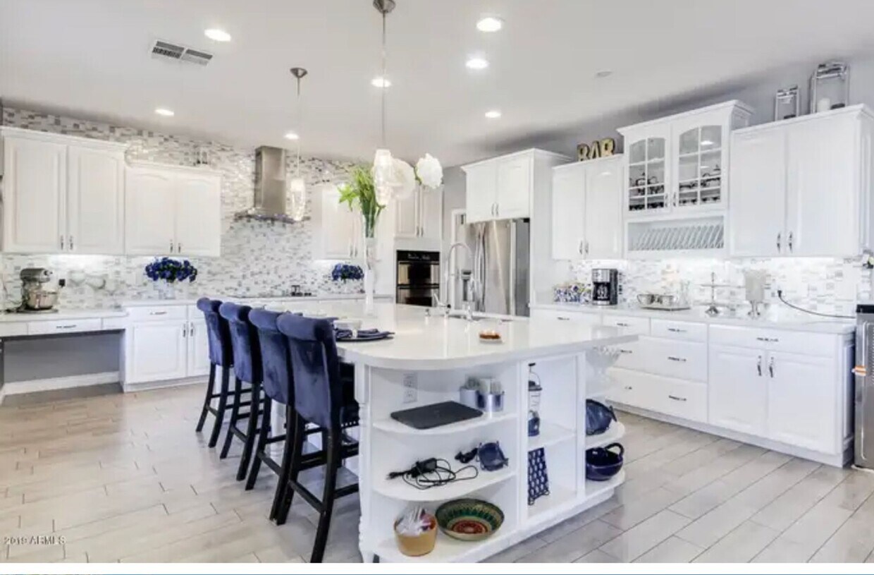 Foto del edificio - 4018 W SAINT ANNE AVE