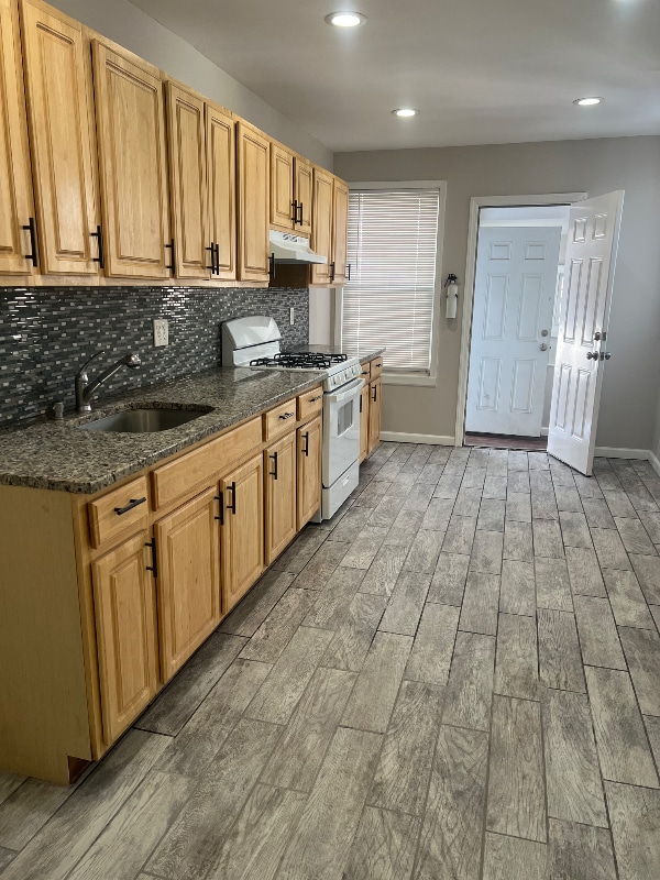 Building Photo - 63 Coit St